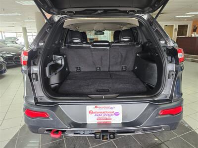 2015 Jeep Cherokee Trailhawk   - Photo 16 - Hamilton, OH 45015