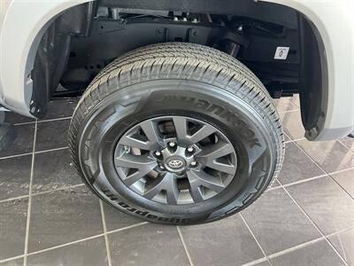 2020 Toyota Tacoma SR5 V6   - Photo 35 - Hamilton, OH 45015