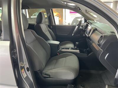 2020 Toyota Tacoma SR5 V6   - Photo 24 - Hamilton, OH 45015