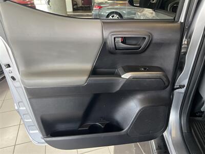 2020 Toyota Tacoma SR5 V6   - Photo 21 - Hamilton, OH 45015