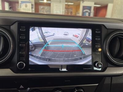 2020 Toyota Tacoma SR5 V6   - Photo 16 - Hamilton, OH 45015