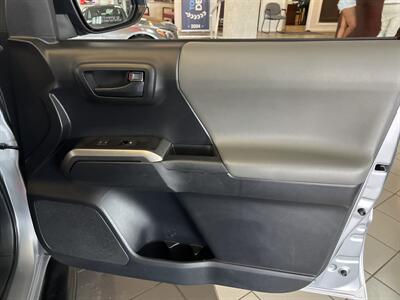 2020 Toyota Tacoma SR5 V6   - Photo 28 - Hamilton, OH 45015