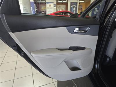 2021 Kia Forte LXS   - Photo 11 - Hamilton, OH 45015