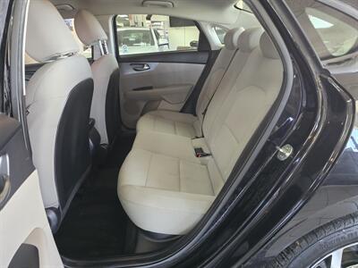 2021 Kia Forte LXS   - Photo 12 - Hamilton, OH 45015