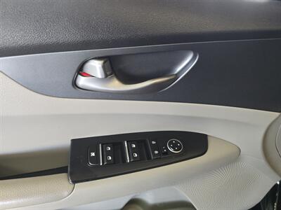 2021 Kia Forte LXS   - Photo 18 - Hamilton, OH 45015