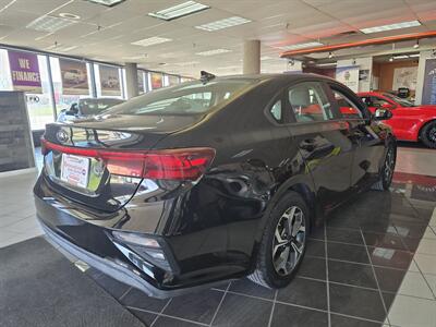 2021 Kia Forte LXS   - Photo 5 - Hamilton, OH 45015