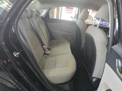 2021 Kia Forte LXS   - Photo 17 - Hamilton, OH 45015