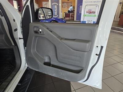 2020 Nissan Frontier SV 4DR CREW CAB - Photo 12 - Hamilton, OH 45015