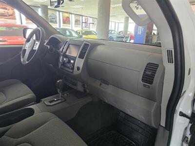 2020 Nissan Frontier SV 4DR CREW CAB - Photo 13 - Hamilton, OH 45015