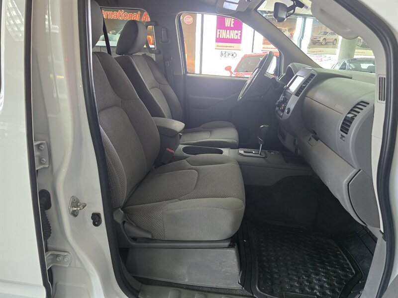2020 Nissan Frontier SV 4DR CREW CAB - Photo 14 - Hamilton, OH 45015