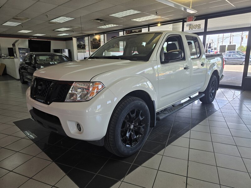 2020 Nissan Frontier SV 4DR CREW CAB   - Photo 1 - Hamilton, OH 45015