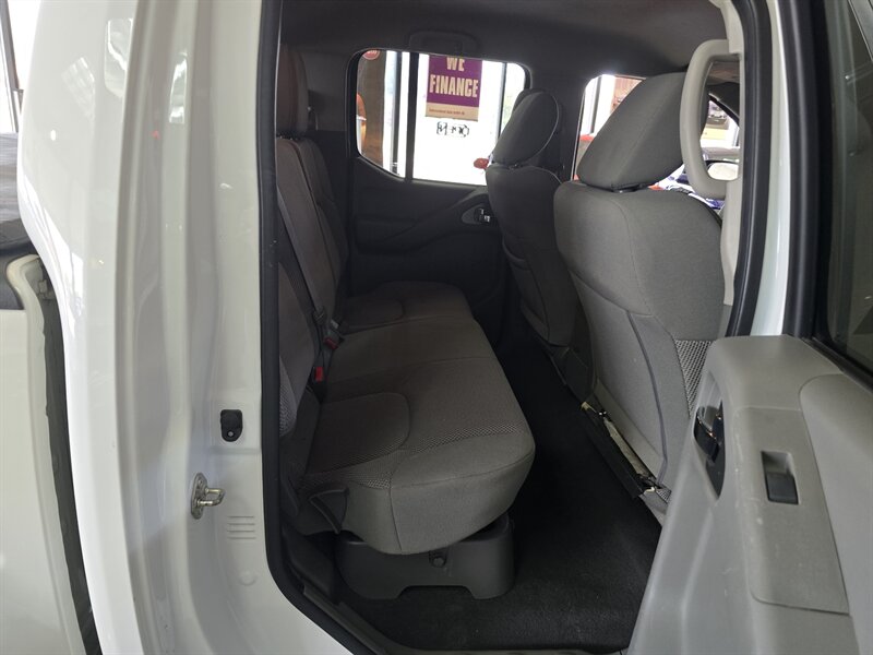 2020 Nissan Frontier SV 4DR CREW CAB - Photo 16 - Hamilton, OH 45015