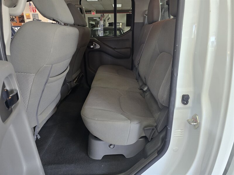 2020 Nissan Frontier SV 4DR CREW CAB - Photo 11 - Hamilton, OH 45015