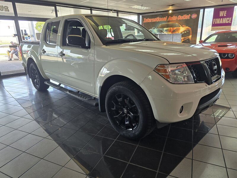 2020 Nissan Frontier SV 4DR CREW CAB - Photo 3 - Hamilton, OH 45015