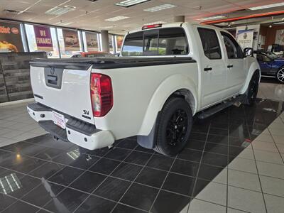 2020 Nissan Frontier SV 4DR CREW CAB - Photo 4 - Hamilton, OH 45015