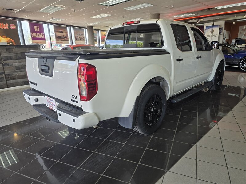 2020 Nissan Frontier SV 4DR CREW CAB - Photo 4 - Hamilton, OH 45015