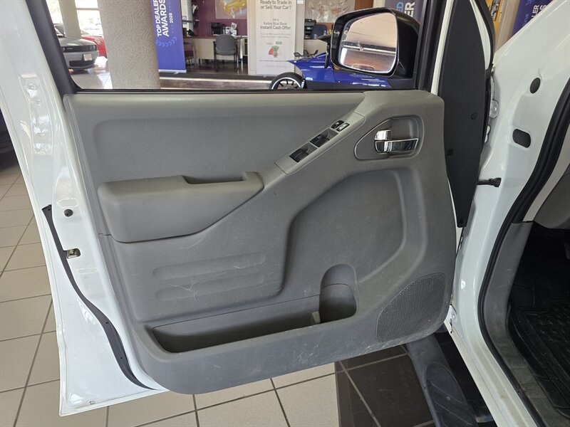 2020 Nissan Frontier SV 4DR CREW CAB - Photo 7 - Hamilton, OH 45015