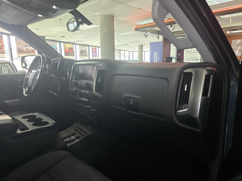 2019 Chevrolet Silverado 1500 LD LT EXTENDED CAB 4X4/V8 - Photo 19 - Hamilton, OH 45015