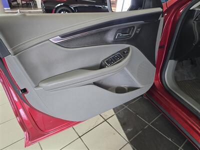 2015 Chevrolet Impala LT   - Photo 7 - Hamilton, OH 45015