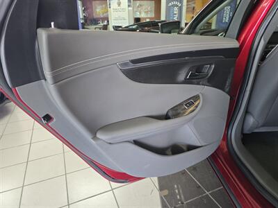 2015 Chevrolet Impala LT   - Photo 10 - Hamilton, OH 45015