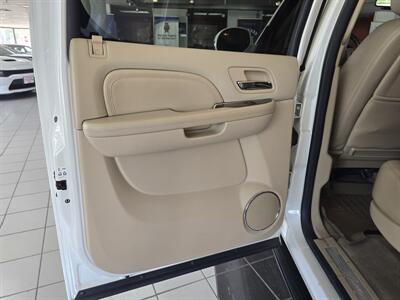 2010 Cadillac Escalade ESV Premium Luxury 4DR SUV AWD   - Photo 9 - Hamilton, OH 45015