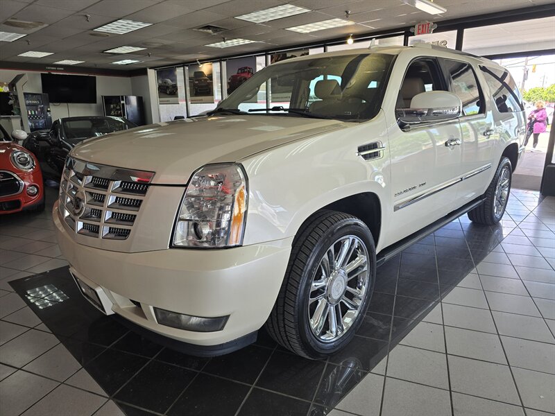 2010 Cadillac Escalade ESV Premium Luxury 4DR SUV AWD   - Photo 1 - Hamilton, OH 45015