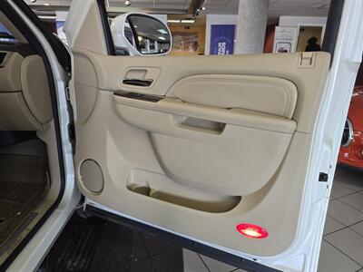 2010 Cadillac Escalade ESV Premium Luxury 4DR SUV AWD   - Photo 15 - Hamilton, OH 45015