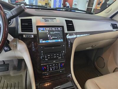 2010 Cadillac Escalade ESV Premium Luxury 4DR SUV AWD   - Photo 30 - Hamilton, OH 45015