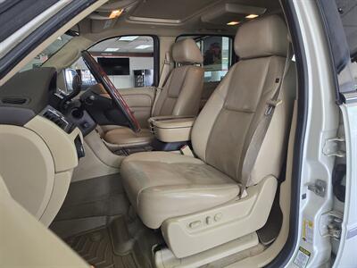 2010 Cadillac Escalade ESV Premium Luxury 4DR SUV AWD   - Photo 8 - Hamilton, OH 45015
