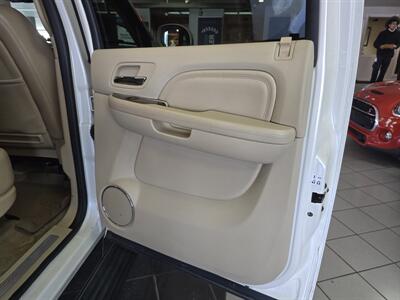 2010 Cadillac Escalade ESV Premium Luxury 4DR SUV AWD   - Photo 17 - Hamilton, OH 45015