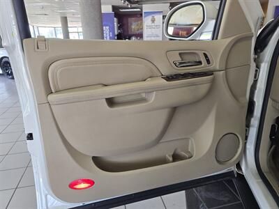 2010 Cadillac Escalade ESV Premium Luxury 4DR SUV AWD   - Photo 7 - Hamilton, OH 45015