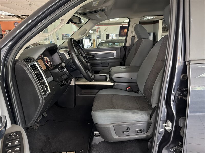 2018 RAM 1500 Big Horn/QUAD CAB/4X4 - Photo 9 - Hamilton, OH 45015