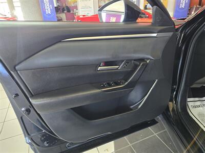 2024 Mazda CX-50 2.5 S Preferred 4DR SUV AWD   - Photo 8 - Hamilton, OH 45015