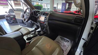 2011 Toyota 4Runner Limited 4DR SUV 4X4 - Photo 33 - Hamilton, OH 45015