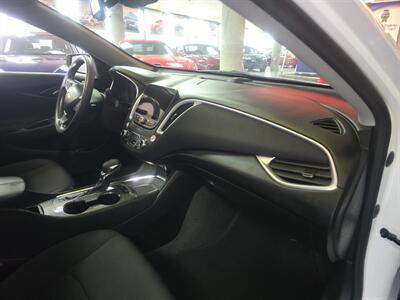 2024 Chevrolet Malibu LT   - Photo 13 - Hamilton, OH 45015