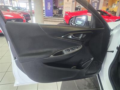 2024 Chevrolet Malibu LT   - Photo 7 - Hamilton, OH 45015