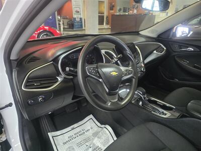 2024 Chevrolet Malibu LT   - Photo 8 - Hamilton, OH 45015
