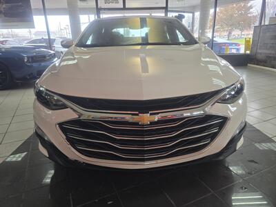 2024 Chevrolet Malibu LT   - Photo 2 - Hamilton, OH 45015