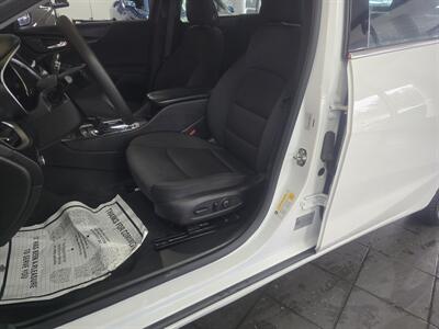 2024 Chevrolet Malibu LT   - Photo 9 - Hamilton, OH 45015