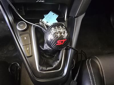 2017 Ford Focus ST4DR HATCHBACK/6SPEED   - Photo 21 - Hamilton, OH 45015
