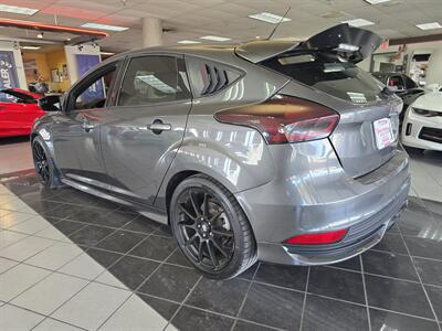 2017 Ford Focus ST4DR HATCHBACK/6SPEED   - Photo 6 - Hamilton, OH 45015
