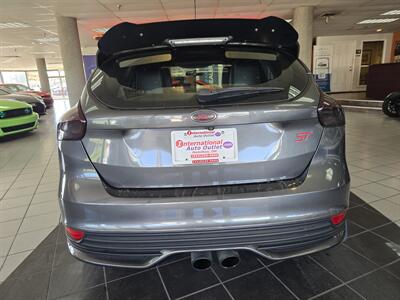 2017 Ford Focus ST4DR HATCHBACK/6SPEED   - Photo 5 - Hamilton, OH 45015