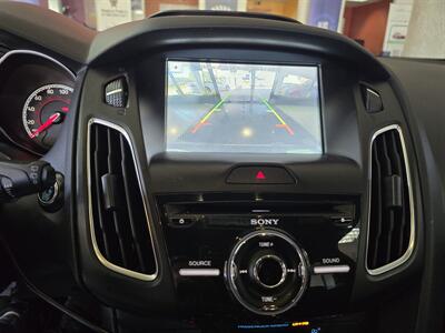 2017 Ford Focus ST4DR HATCHBACK/6SPEED   - Photo 24 - Hamilton, OH 45015
