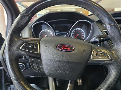 2017 Ford Focus ST4DR HATCHBACK/6SPEED   - Photo 29 - Hamilton, OH 45015