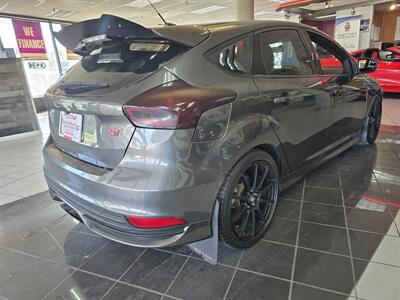 2017 Ford Focus ST4DR HATCHBACK/6SPEED   - Photo 4 - Hamilton, OH 45015