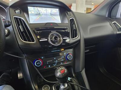 2017 Ford Focus ST4DR HATCHBACK/6SPEED   - Photo 25 - Hamilton, OH 45015