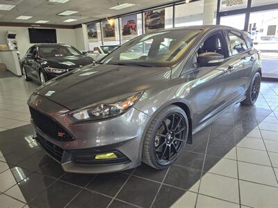 2017 Ford Focus ST4DR HATCHBACK/6SPEED   - Photo 1 - Hamilton, OH 45015