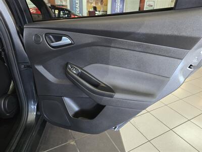 2017 Ford Focus ST4DR HATCHBACK/6SPEED   - Photo 15 - Hamilton, OH 45015