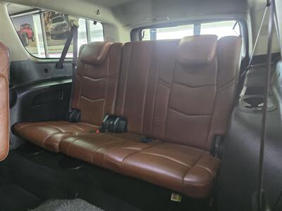 2016 Cadillac Escalade ESV Luxury Collection   - Photo 10 - Hamilton, OH 45015