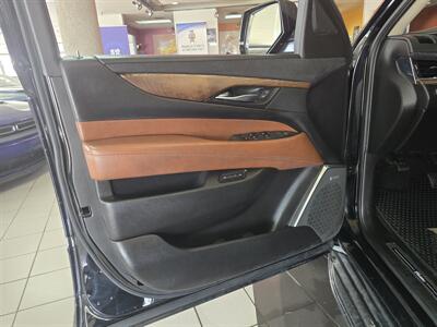 2016 Cadillac Escalade ESV Luxury Collection   - Photo 7 - Hamilton, OH 45015